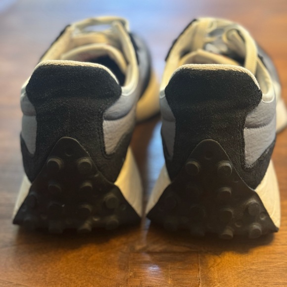 Like New New Balance 327 Sneakers - Picture 4 of 12